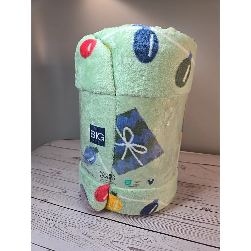 The Big One Disney‎ Lilo & Stitch Christmas Plush Fleece Throw Blanket 5' x 6'